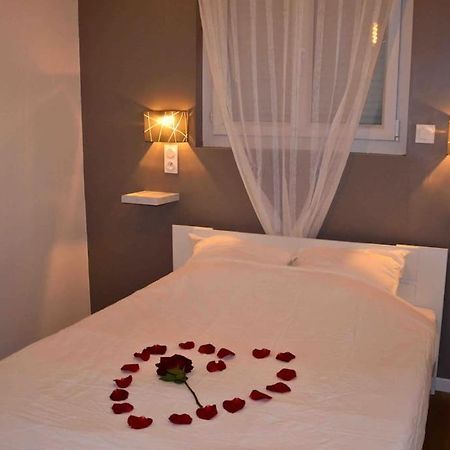 Gite Avec Spa Privatif* Saint-Symphorien-les-Buttes Luaran gambar