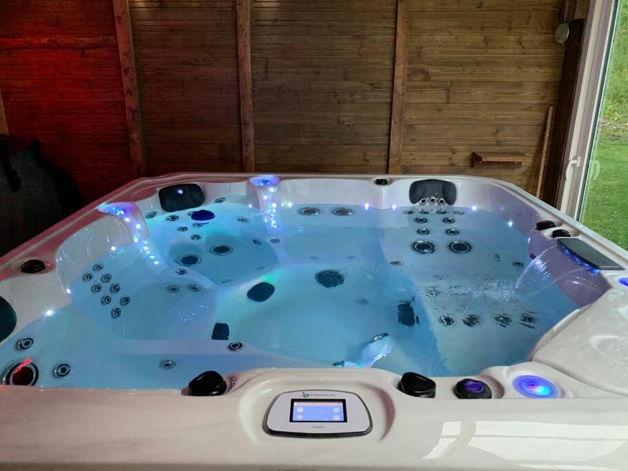Gite Avec Spa Privatif* Saint-Symphorien-les-Buttes Luaran gambar